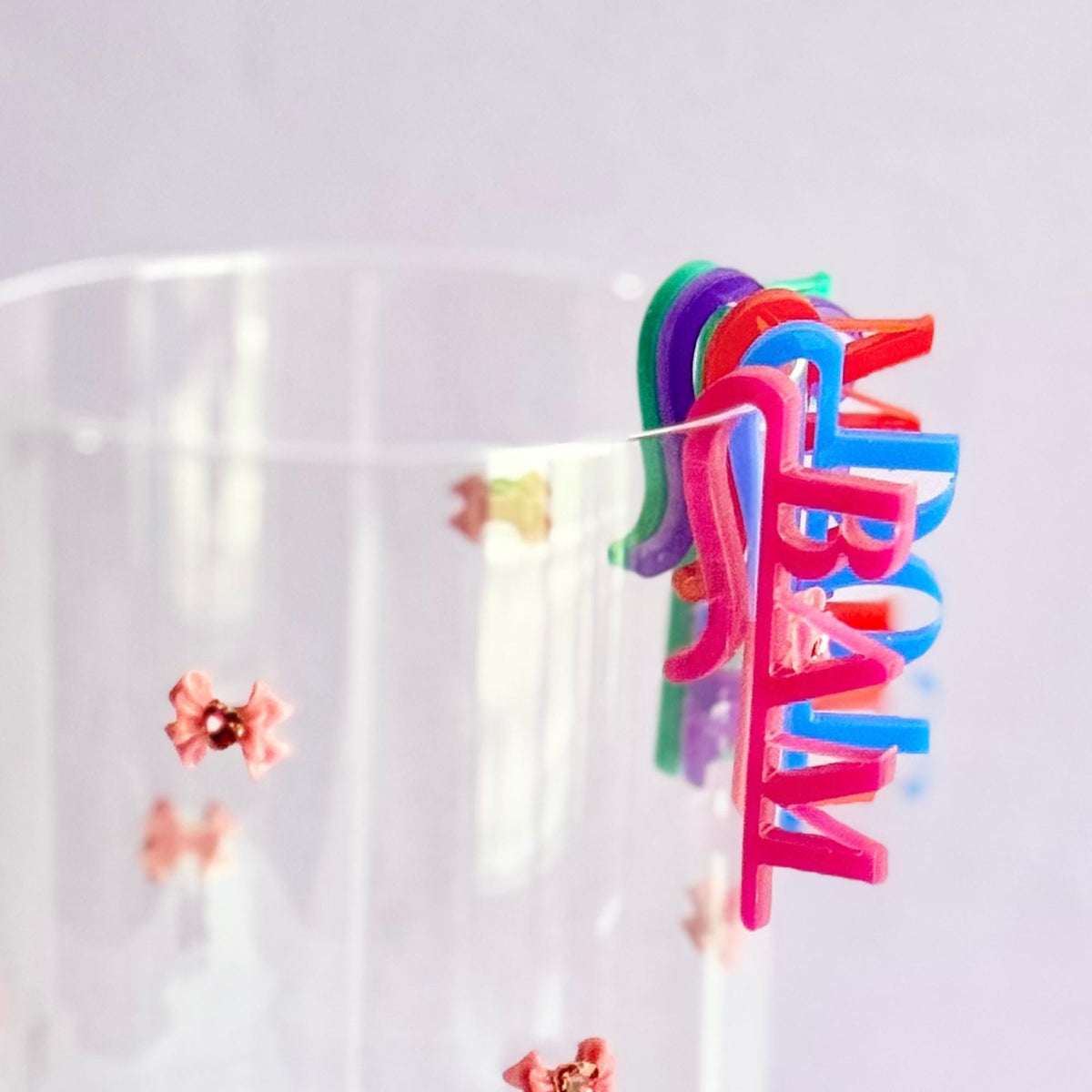 Mahjong word beverage tag on a glass