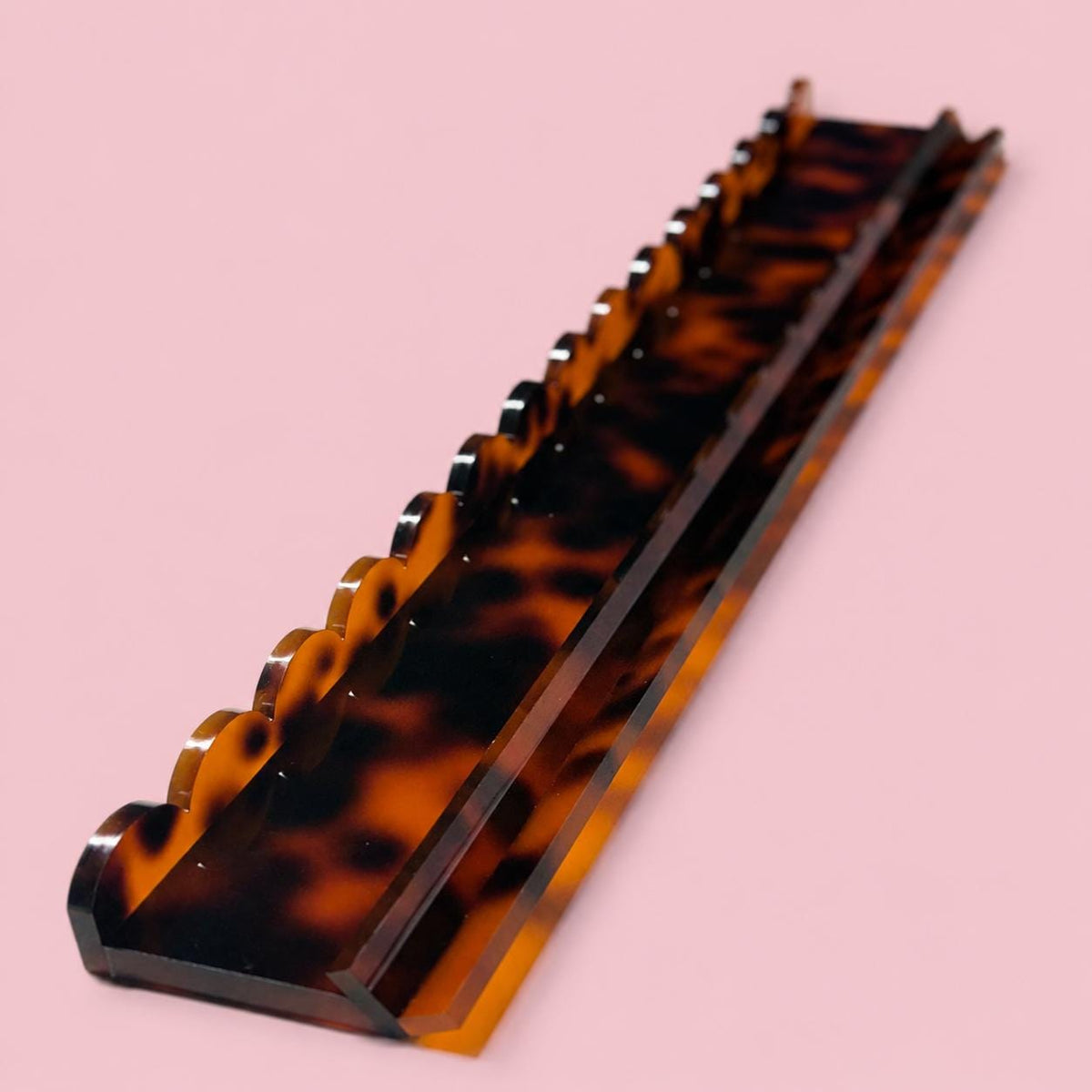Tortoiseshell 20 inch Mahjong tile rack with scalloped pushers