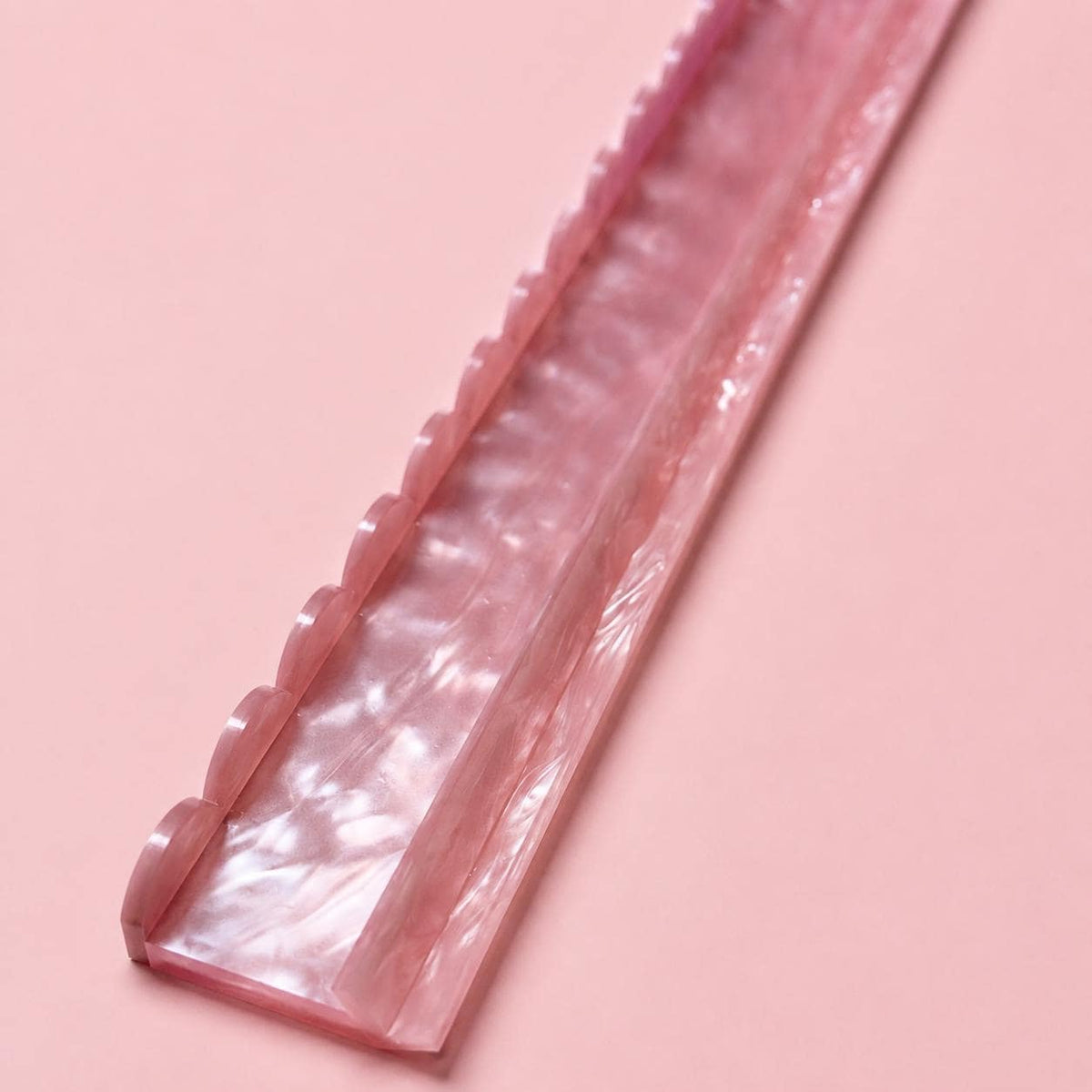 Pink pearlescent 20 inch Mahjong tile rack with scalloped pushers